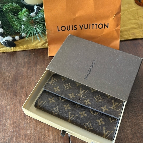 Louis Vuitton Handbags - Vintage Louis Vuitton LV Wallet with Box and Bag
